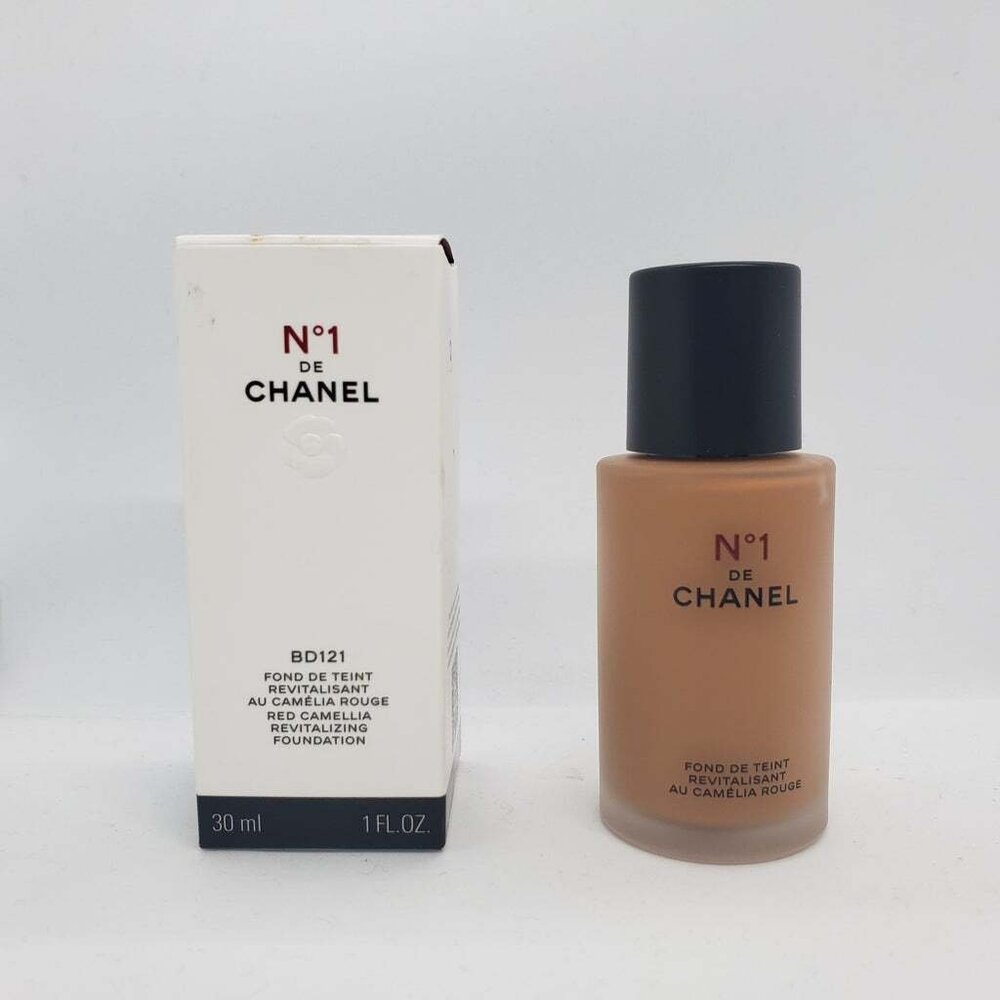 Chanel No.1 de CHANEL Red Camelia Revitalizing Foundation BD121